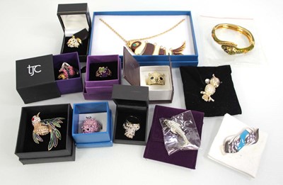 Lot 706 - A group of costume jewellery including novelty...
