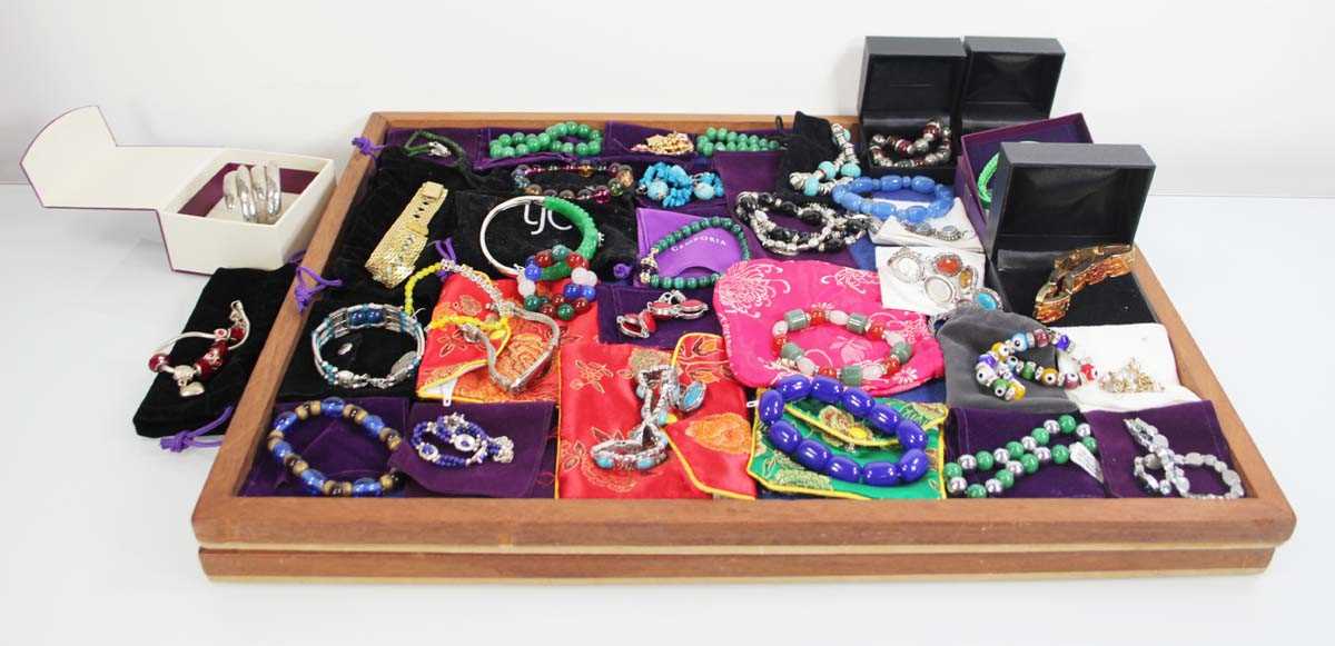 Lot 712 - Thirty-one silver, metalware, base metal and...