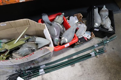 Lot 1327 - Large quantity of pigeon decoys inc. 4 x 12v...