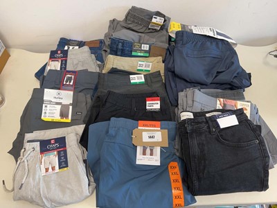 Lot 1447 - Approx. 22 pairs of men's shorts, trousers and...