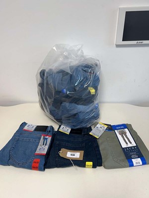 Lot 1516 - Approx. 15 pairs of men's jeans by English...