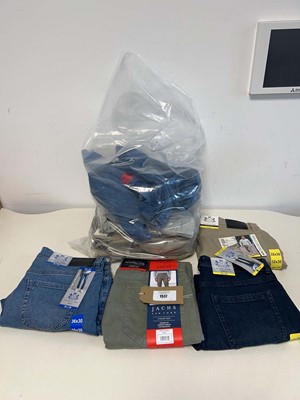Lot 1517 - Approx. 15 pairs of men's jeans by English...
