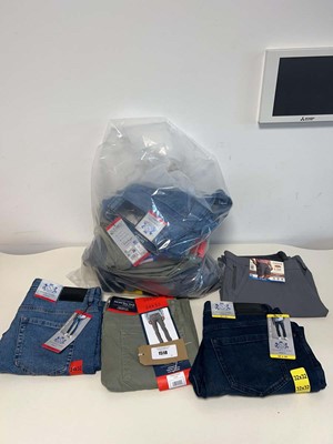 Lot 1518 - Approx. 15 pairs of men's jeans and shorts by...