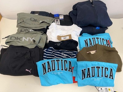Lot 1522 - Approx. 17 items of branded clothing to...