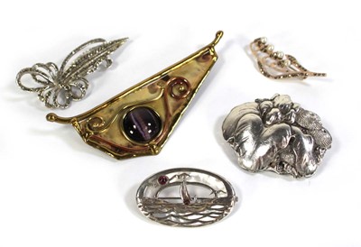 Lot 589 - A silver brooch of oval form decorated with a...