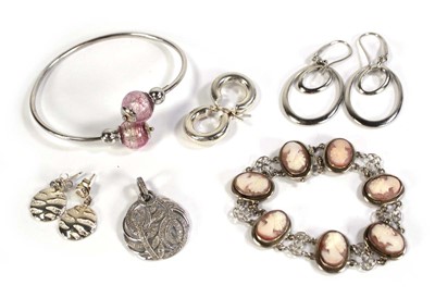 Lot 590 - A group of silver jewellery comprising a...
