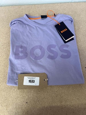 Lot 1533 - Hugo Boss 'BOSS' logo t-shirt in purple size M
