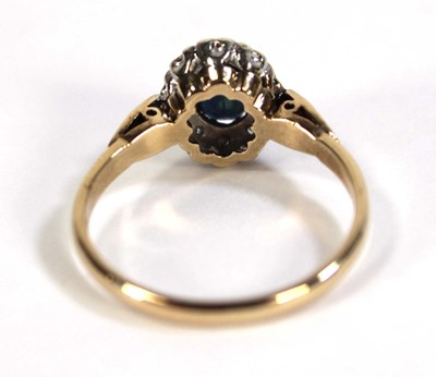 Lot 610 - A 9ct yellow gold cluster ring set oval...