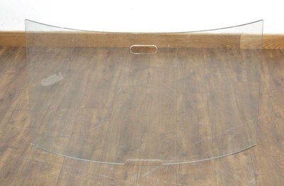 Lot 99 - A curved glass fire screen, h. 55 cm, w. 95 cm