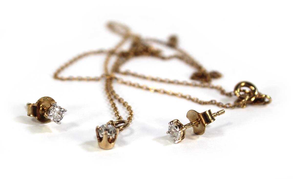 Lot 615 - A 9ct yellow gold fine chainlink necklace...