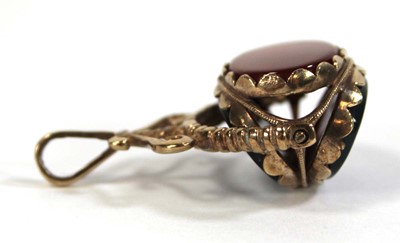 Lot 622 - A 9ct yellow gold swivel fob set hardstone, l....