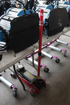 Lot 22 - 3.5 Tonne red trolley jack