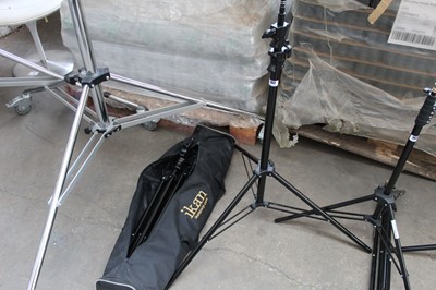 Lot 152 - Bag with 3 Ikan light duty telescopic light...
