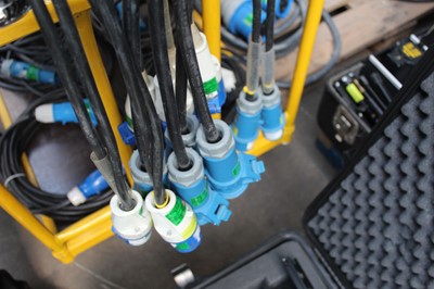 Lot 171 - Various Blue Commando plug splitters,...