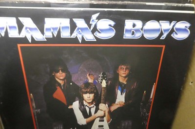 Lot Box of 7" singles, vinyl albums and 12"...