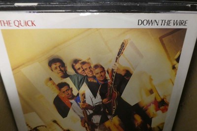 Lot Box of 7" singles, vinyl albums and 12"...