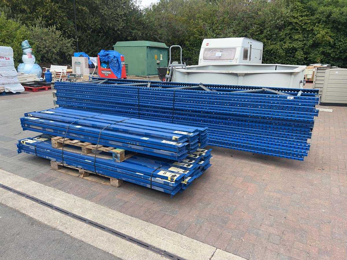 Lot 4256 - 10 bays of 5 metre high industrial metal...
