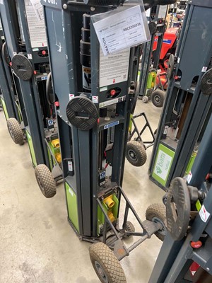 Lot 4353 - Rite model K45 110 volt telescopic site...