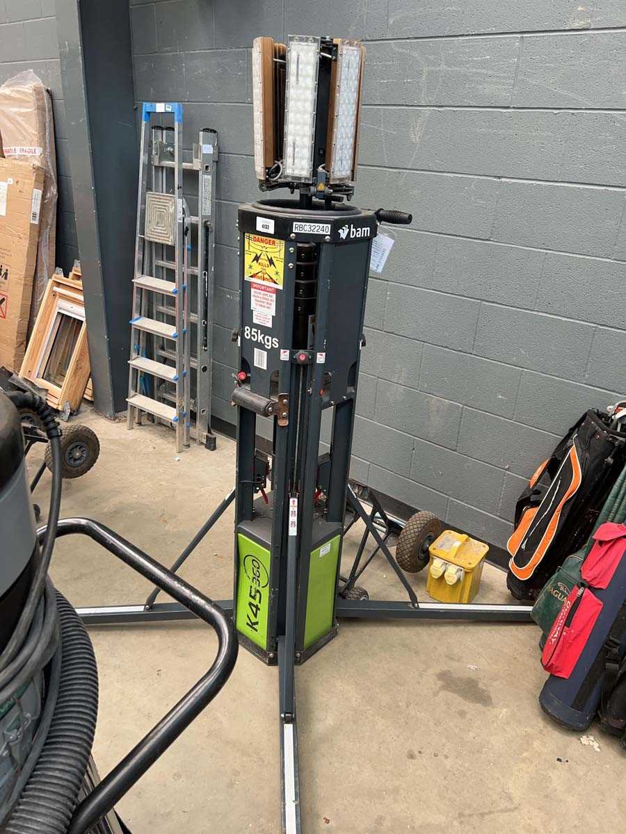Lot 4355 - Rite model K45 110 volt telescopic site...