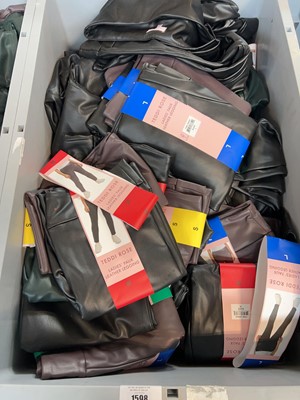 Lot 1598 - Small Pallet box (not included) containing a...