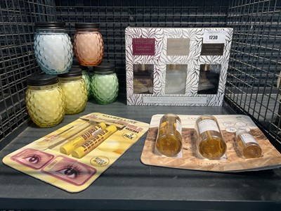Lot 1230 - Sand and Fog reed diffuser gift set, six...