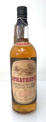 Lot 95 - An old bottle of Strathspey 100% Finest Old...