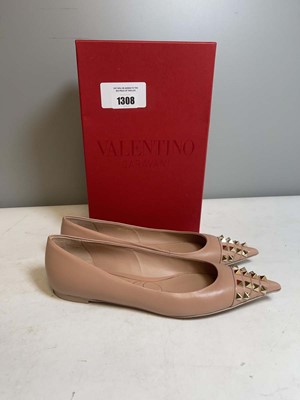 Lot 1308 - Valentino Garavani EU39.5 ballet shoes in rose...