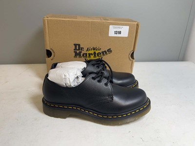Lot 1310 - Dr Martens UK6.5 1461 shoes in black - boxed