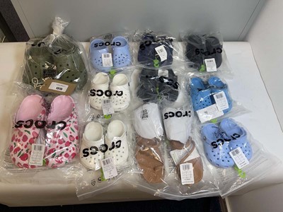 Lot 1315 - 11x pairs of children's / adults Crocs in...