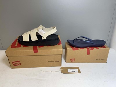 Lot 1320 - 2x Boxed pairs of Fitflop sandals to include...
