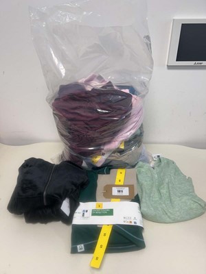 Lot Mixed lot of ladies loungewear/sleepwear by...