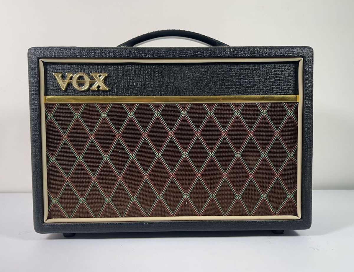 Lot A Vox 'Pathfinder 10' model V9106 15watt...