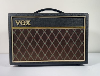 Lot A Vox 'Pathfinder 10' model V9106 15watt...