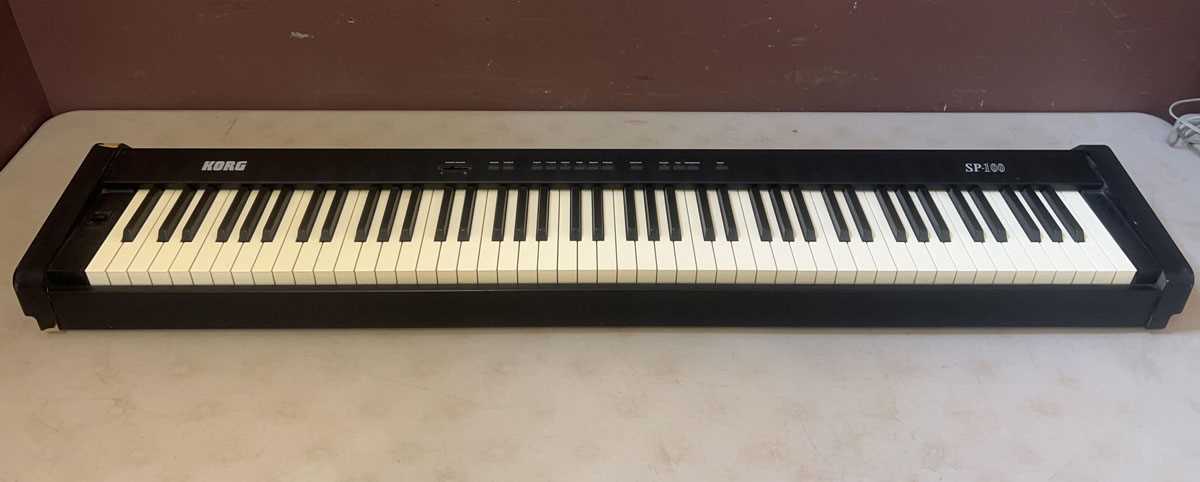 Lot A Korg model SP-100 digital electric stage...