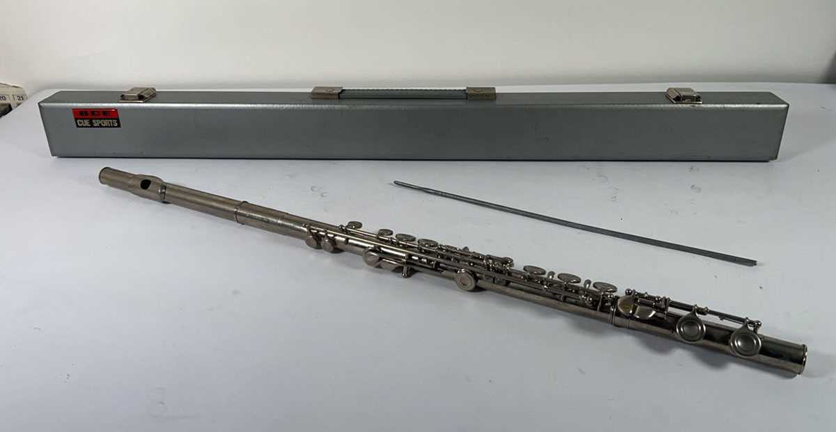 Lot A cased Boosey and Hawkes 'Regent' concert flute