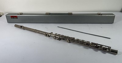 Lot A cased Boosey and Hawkes 'Regent' concert flute
