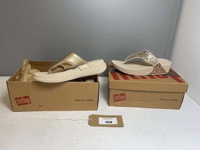 Lot 1328 - 2x Boxed pairs of Fitflop sandals to include...