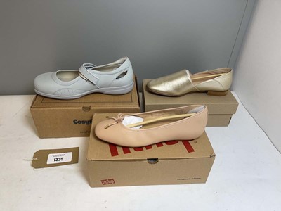 Lot 1335 - 3x Boxed pairs of shoes to include Clarks EU39....