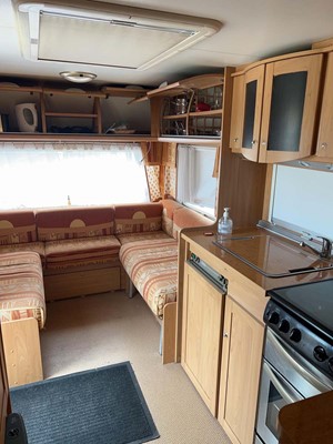 Lot 4253 - Burstner Ventana Classic 4-berth single-axle...