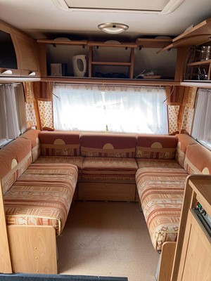 Lot 4253 - Burstner Ventana Classic 4-berth single-axle...