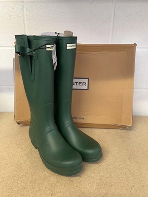 Lot Boxed pair of Hunter cascade side wellies size...
