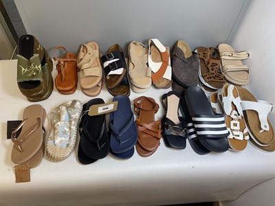 Lot 1346 - 18x Pairs of sandals to include Haviianas,...