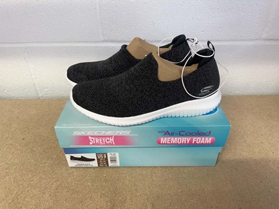 Lot Boxedpair of Skechers stretch fit ultra flex...