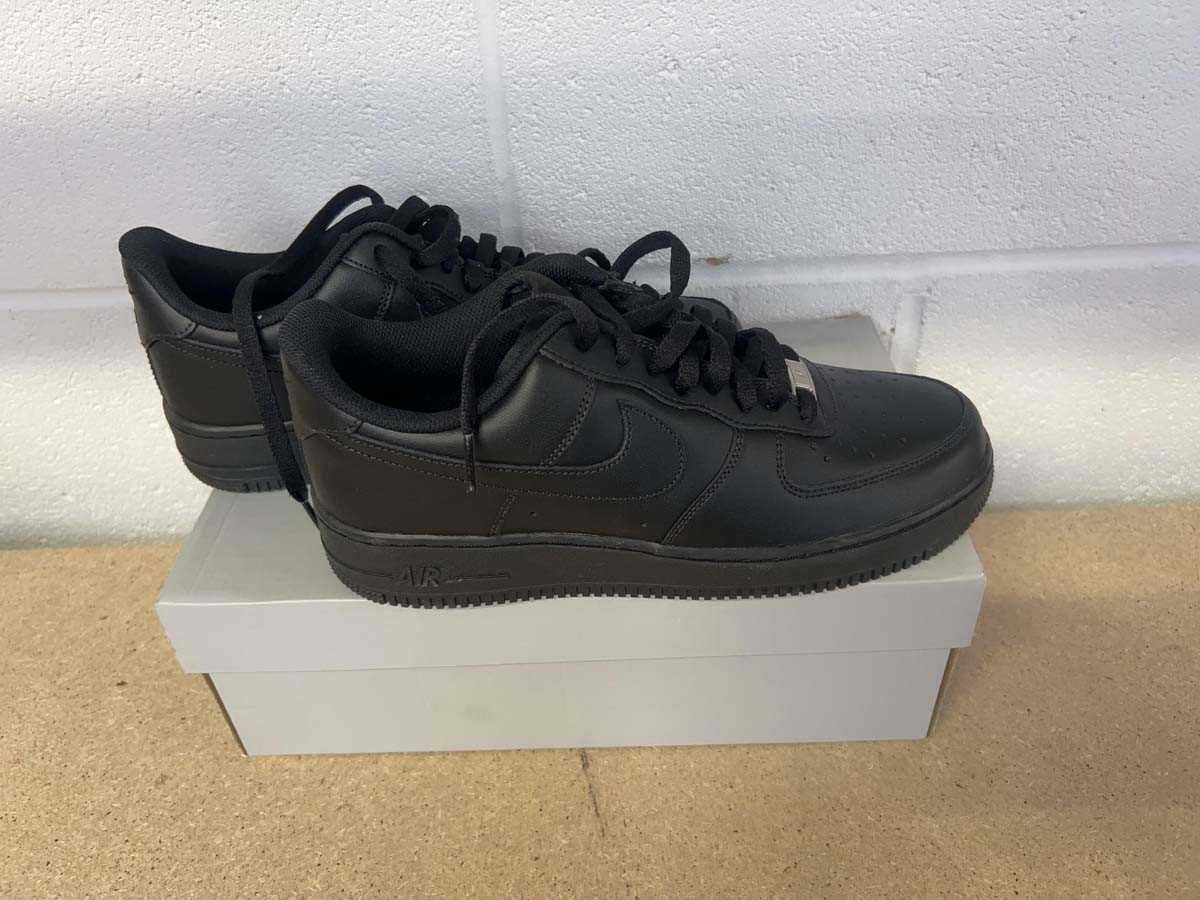 Lot Boxed pair of Nike Air Force 1 trainers size UK 8