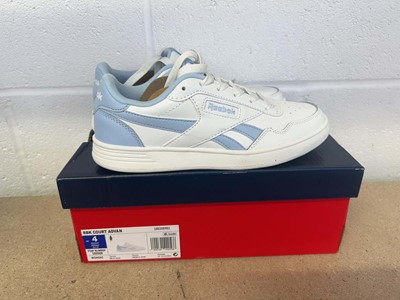 Lot Boxed pair of Reebok court trainers size UK 4