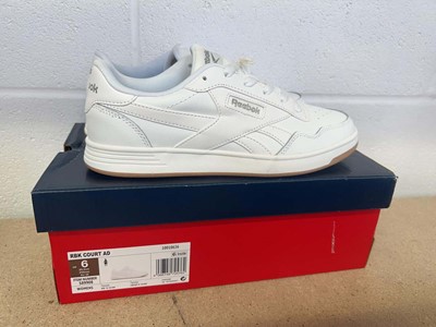Lot Boxed pair of Reebok court trainers size UK 6
