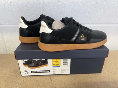 Lot Boxed pair of Penguin 'striker' memory fom...