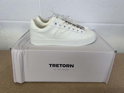 Lot Boxed pair of tretorn trainers size UK 4