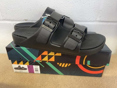 Lot Boxed pair of Skechers foamies arch comfort...