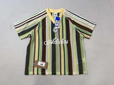 Lot 1369 - Adidas green stripe knit jersey size medium